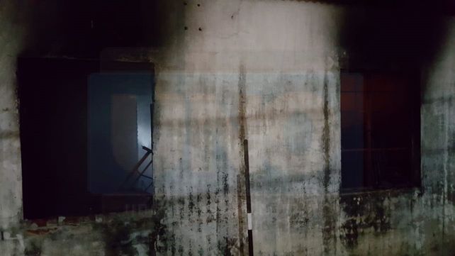Se incendió una vivienda en Maciá y un hombre quedó atrapado entre las llamas