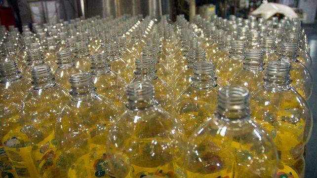 Se producen 1 millón de litros de agua en bidones por mes.