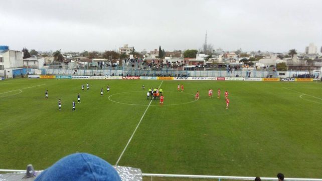 Juventud, de penal y sobre la hora le empató el clásico al Decano