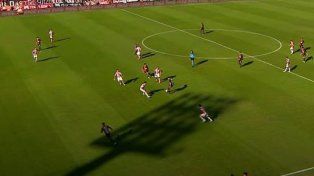 A primera vista no parece off side de Sordo, pero Echavarría anuló el segundo de Newells a instancias del VAR.