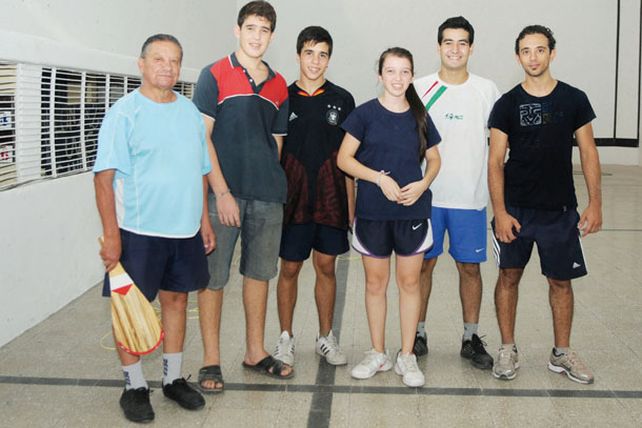 Mucho ejercicio hay en el barrio, entre deportistas y caminantes