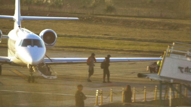 Neymar y Dani Alves desembarcaron en Fisherton y ya se preparan para la boda del año
