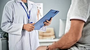 Consulta. Pueden acercarse las personas entre 50 y 75 años, sin antecedentes, para recibir información sobre chequeos preventivos.