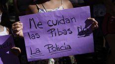 El femicidio de Ursula Bahillo, en Rojas, a manos de su ex pareja, un efectivo de la policía bonaerense, movilizó a todo el país en las últimas semanas. El femicidio de Ursula Bahillo, en Rojas, a manos de su ex pareja, un efectivo de la policía bonaerense, movilizó a todo el país en las últimas semanas.