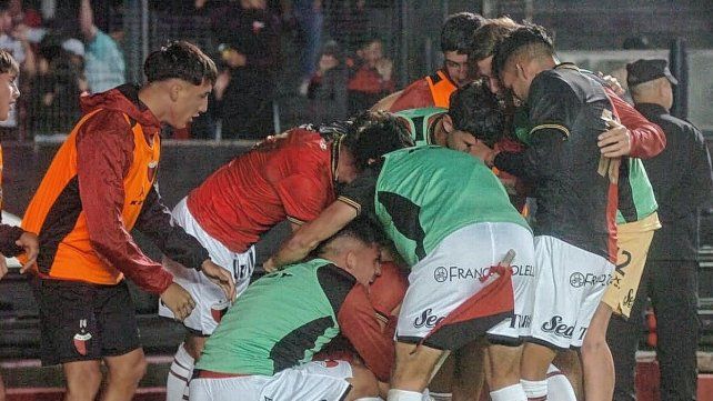 Colón se sacó la mufa en el final y volvió al triunfo en Santa Fe Colón se sacó la mufa en el final y volvió al triunfo en Santa Fe