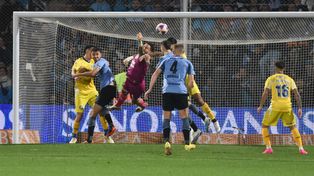 La última vez que Russo decidió jugar con tres centrales fue en el empate sin goles ante Belgrano, la última fecha del torneo anterior.