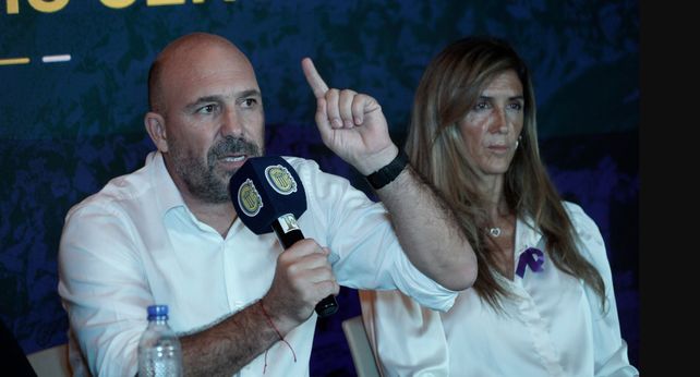 Tras la eliminación en Copa Argentina, Gonzalo Belloso salió a bancar públicamente a Jorge Almirón como técnico de Central.