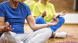 Yoga restaurativo. Lleva la mente a un estado meditativo, aliviando el estrés y desarrollando calma y paz interior. &nbsp;