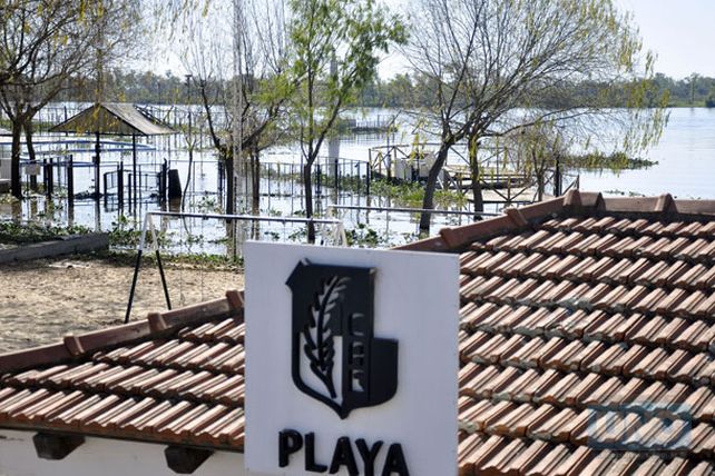 La crecida del río afectó a algunos clubes de la costanera de Paraná