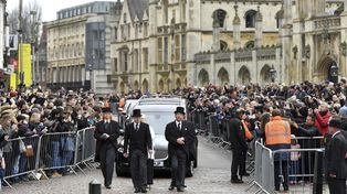 Emotiva despedida de Inglaterra a Stephen Hawking
