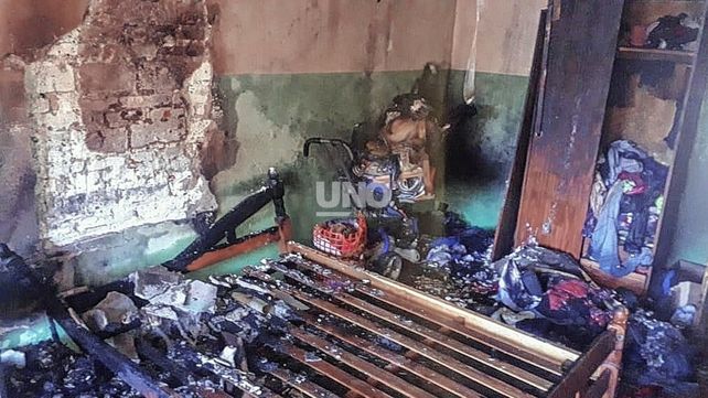 Pudo ser una tragedia. El fuego comenzó en el colchón de una pieza por una travesura y se propagó a otros sectores de la casa.&nbsp;