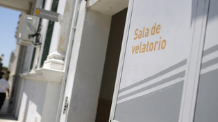 La ciudad posee una sala velatoria gratuita en el cementerio