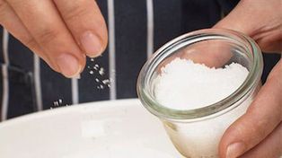 Nuevo estudio aconseja un consumo moderado de sal, pero no suprimirla
