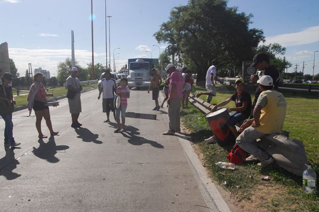 Los pescadores levantaron el corte en la Ruta 168