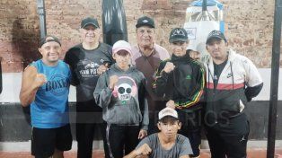 Los protagonistas del festival y organizadores del evento que tendrá en juego los cetros de la Federación Entrerriana de Box.