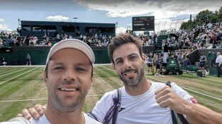 Horacio Zeballos (gorro) junto a Granollers luego del pasaje a la final.
