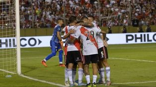 Todo River celebra la goleada sobre Laferrere. Avanzó a 16avos de la Copa Argentina sin transpirar.