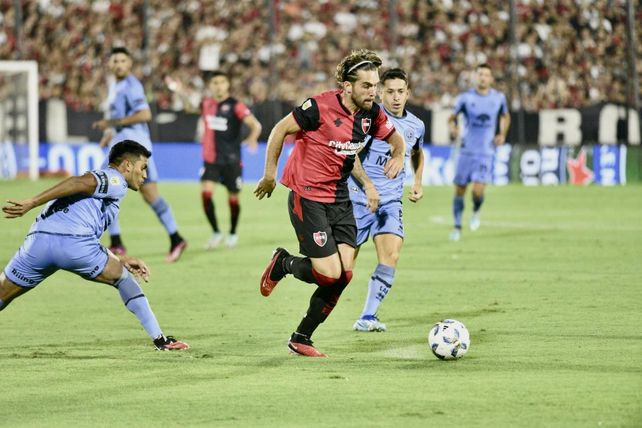 Newells ganó ante su gente en la vuelta al Coloso y sigue invicto y puntero