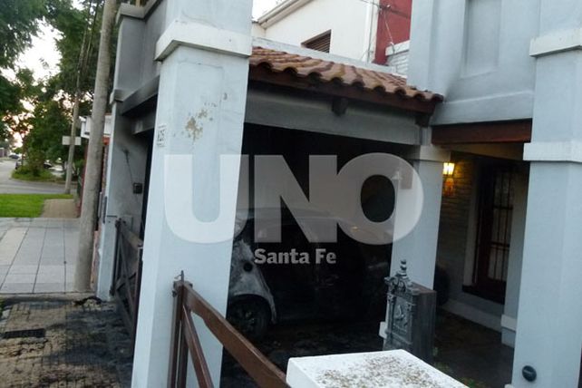 Quemaron el auto del funcionario municipal de Santa Fe, Cornelio Collins