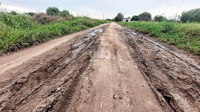 Vecinos denuncian que las calles de barrio La Esmeralda se encuentran intransitables.