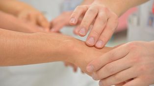 Qué es la sarcopenia, la patología recientemente vinculada al Covid-19