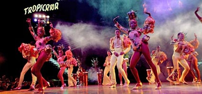 Entre plumas y lentejuelas, el m&iacute;tico cabaret Tropicana cumple 70 a&ntilde;os