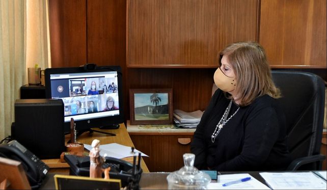 La ministra de Educación Adriana Cantero se conectará a la pantalla este viernes a las 11&nbsp; junto a los gremios docentes.