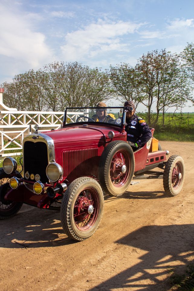 Autos de época unieron historia, producción y cultura en la 7ª Vuelta a las Estancias