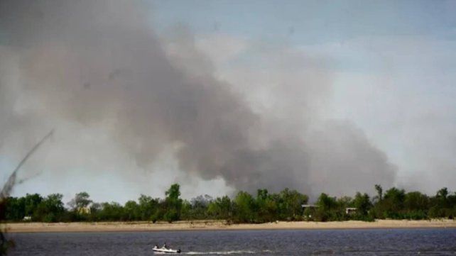 Desde Rosario pueden verse las columnas de humo