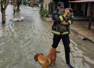 Tras el temporal en Vera, el agua de las calles se escurrió en un 80%: monitorean zonas afectadas y atienden a los evacuados