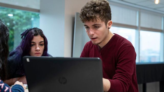 Junior Achievment y Google ofrecen becas para jóvenes interesados en la tecnología