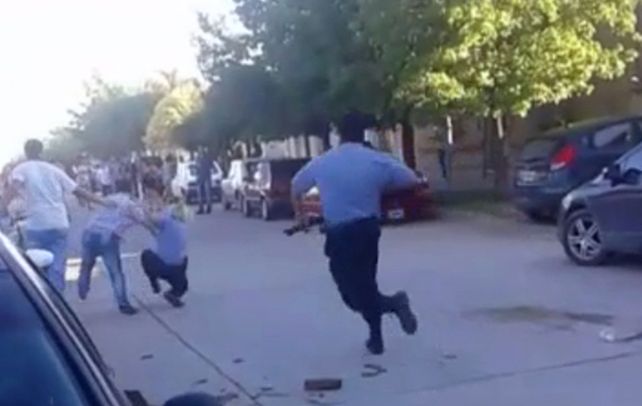 Imagen. Un video permite apreciar a la policía cuando perseguía al joven.