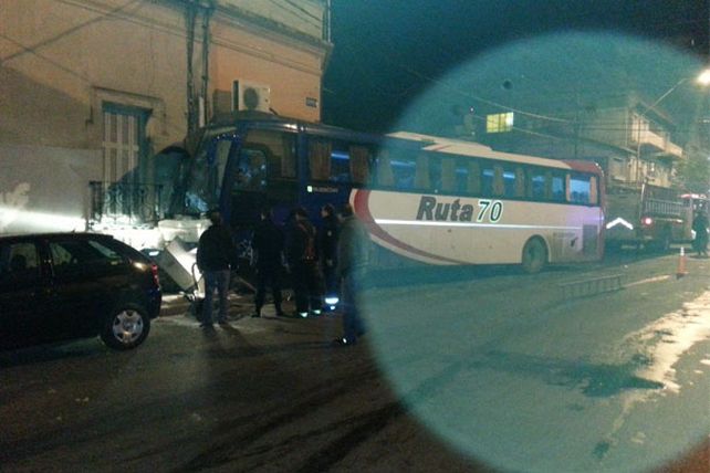 Chocaron un colectivo y dos automóviles en Suipacha y San Luis