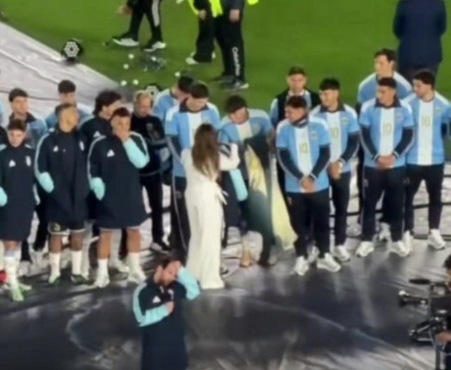 El insólito trueque entre Agustín Giay y La Sole en la despedida de Messi