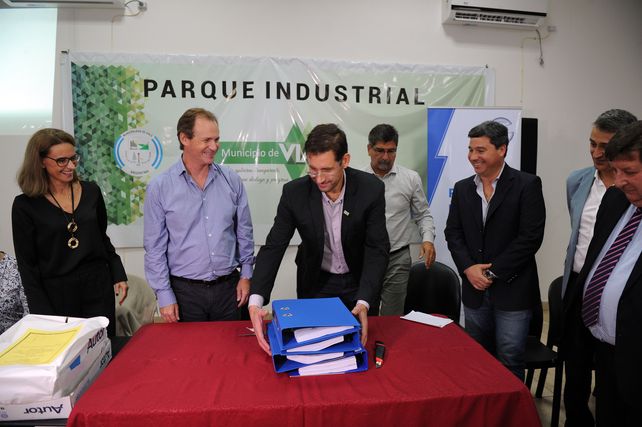 Bordet en el Parque industrial de Viale junto al intendente local