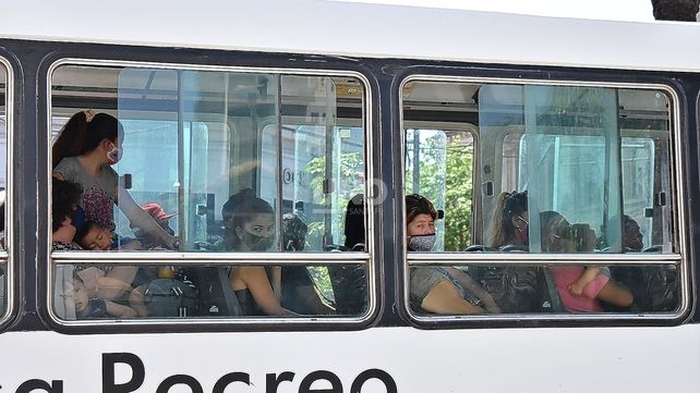 Viajes en colectivos con barbijo por la pandemia coronavirus