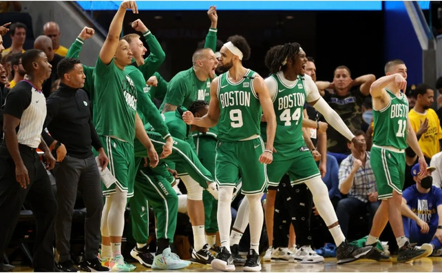 Boston dio el golpe como visitante ante Golden State en las Finales de la NBA