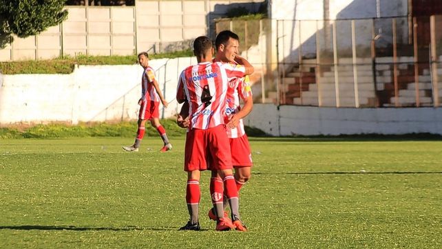Atlético Paraná conquistó su grupo con una goleada