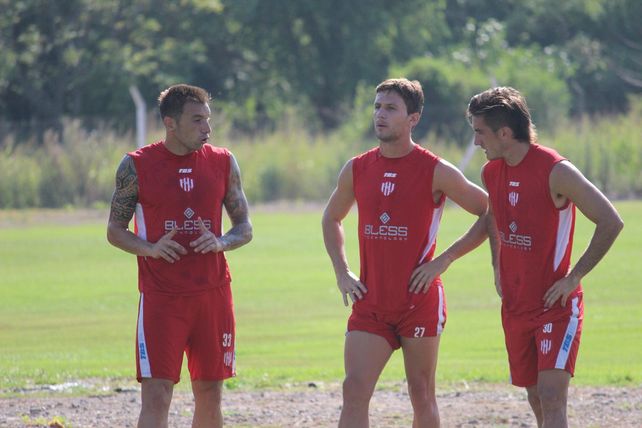 El Tate pone de lleno la cabeza en el Pincha