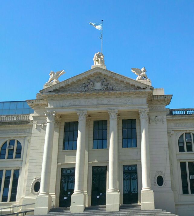 Fachada de la Facultad de Medicina de la UNR.