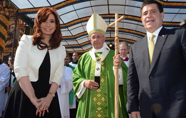 La presidenta Cristina Fernández tras el saludo al papa Francisco en Asunción. (Foto: Télam)