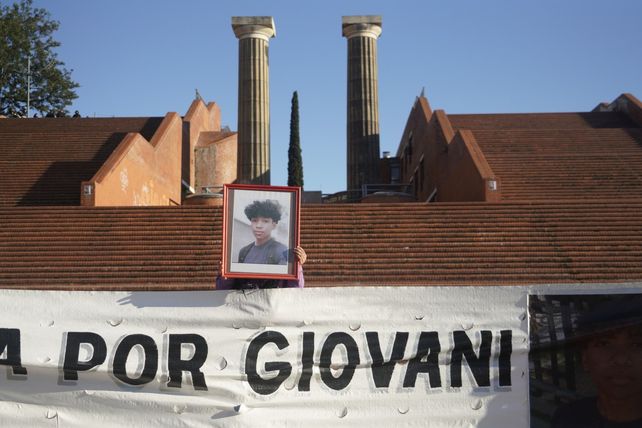 Familiares del joven Giovani Mvogo Eteme reclaman justicia por la muerte del joven jugador de vóley de Central Córdoba