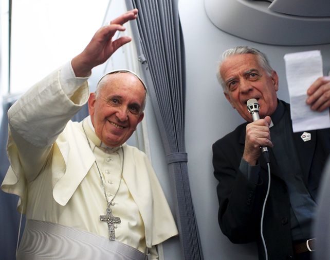 Carisma. Francisco se explayó sobre su visita a tres países abordando temas con profundidad y buen humor.  A su lado