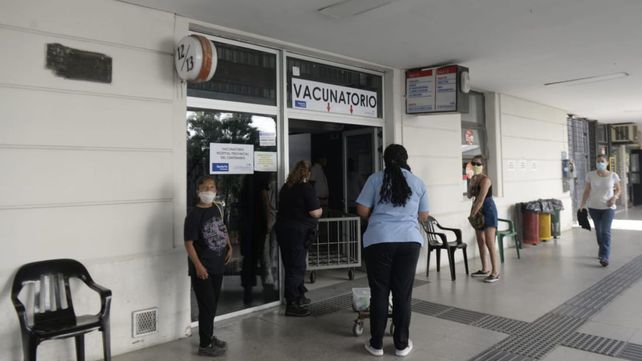 El vacunatorio del hospital Centenario