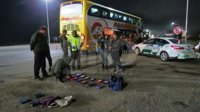 Secuestraron más de 16 kg de cocaína en un colectivo en la autopista, a la altura de Sauce Viejo