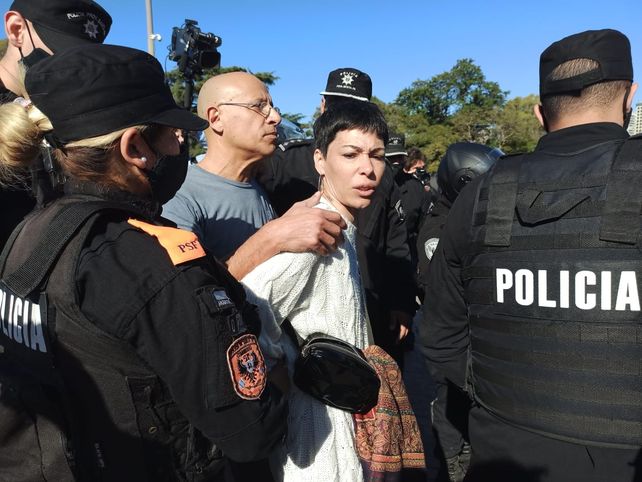 Las imágenes de los incidentes del Monumento por la protesta anticuarentena