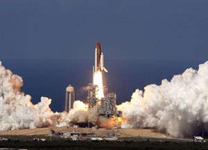 Despeg&oacute; desde Cabo Ca&ntilde;averal el transbordador espacial Discovery