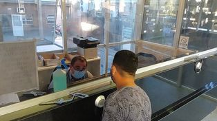 Por el paro de trabajadores, en el Cullen, el director y subdirector atiende en la admisión de la guardia