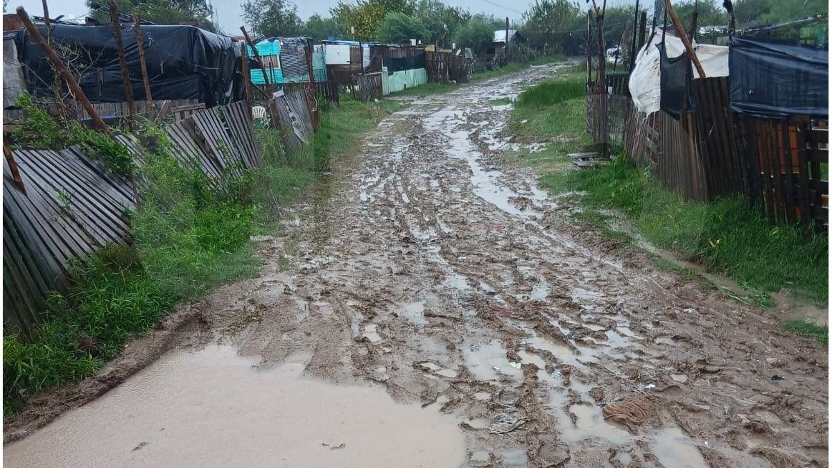 Paraná: el drama de 36 familias aisladas por el barro y la oscuridad