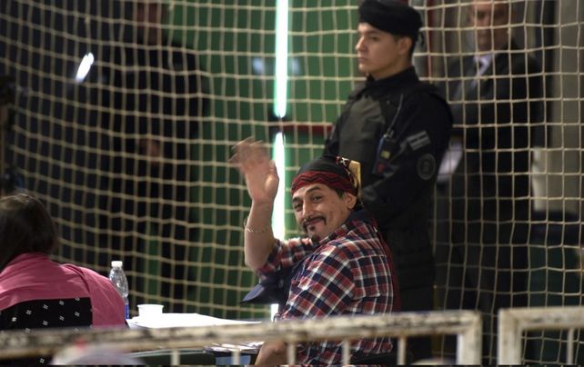 Juzgado. Facundo Jones Huala durante una audiencia del juicio de extradición en la ciudad de Bariloche. El tribunal falló en su contra.